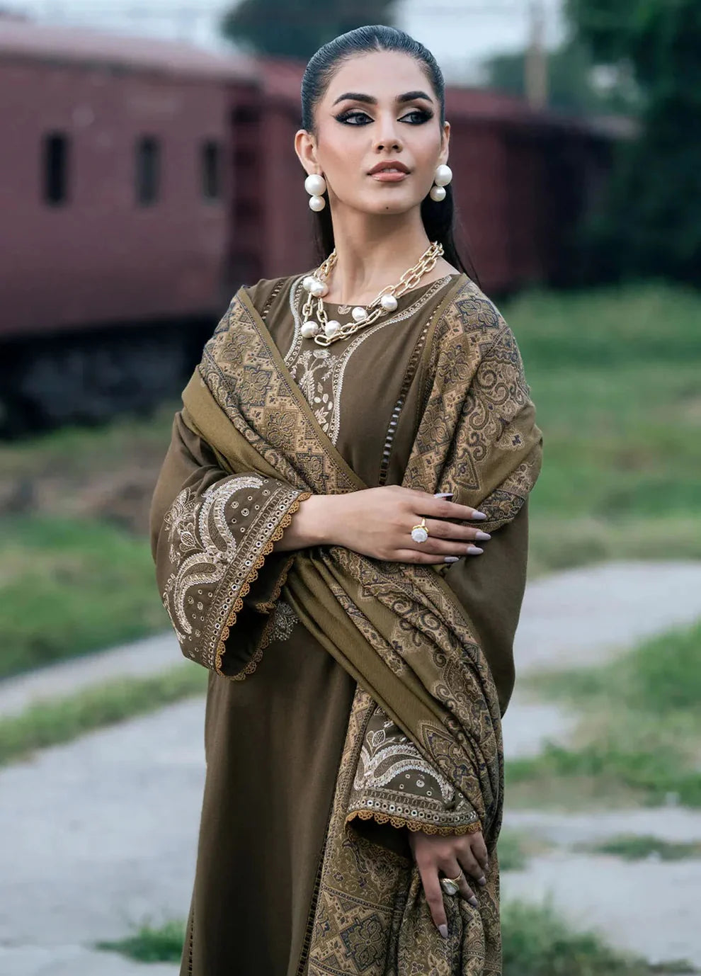 Jazmin 3PC Dhanak Embroidered