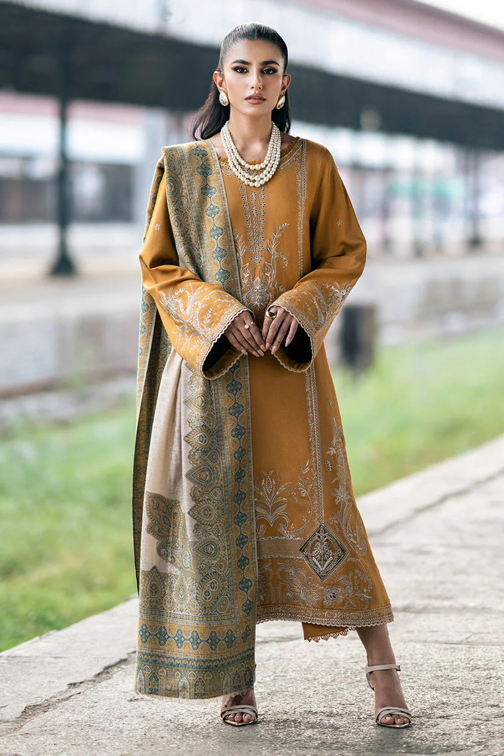 IZEL 3PC Embroidered