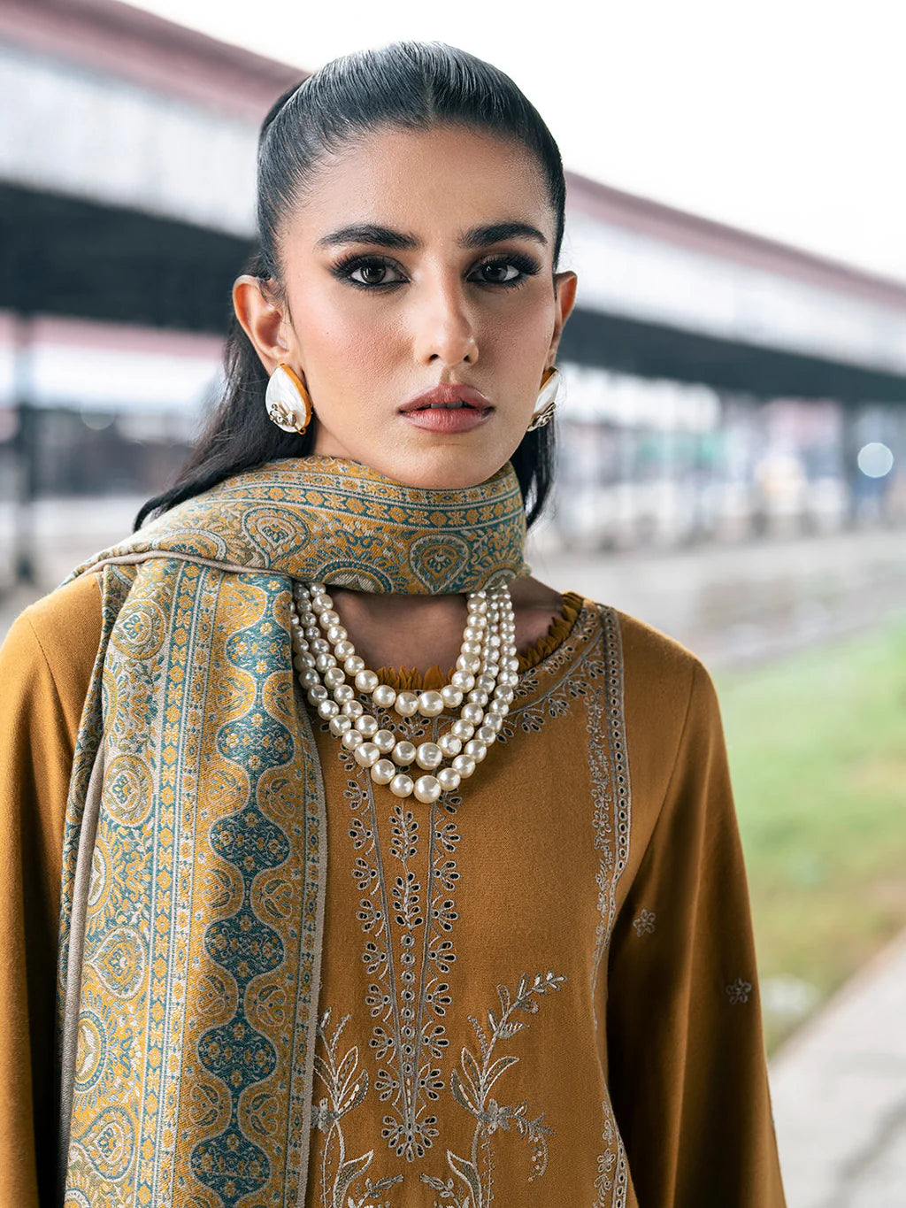 IZEL 3PC Embroidered