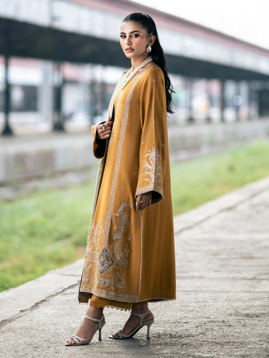 IZEL 3PC Embroidered